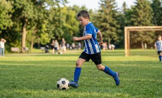 ഇവനൊരു ഫുട്ബോൾ കളിക്കാരനാണ്